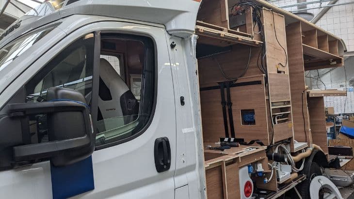 Likvidace pojistných událostí obytných vozů a přívěsů – aneb kdo a jak určí, kolik dostanu z pojistky peněz? Oprava obytného auta